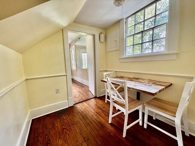 Building Photo - 315 E 45th St