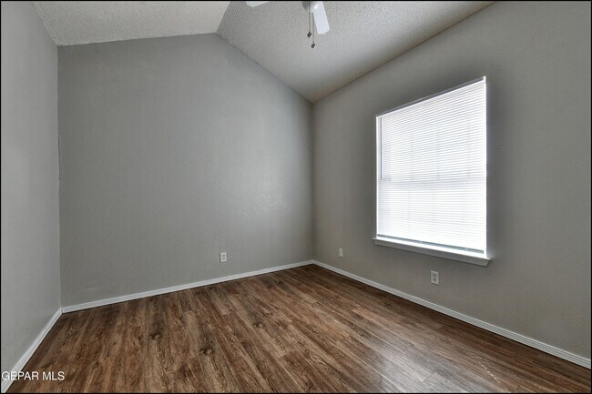 Building Photo - 3057 Tierra Mina Dr