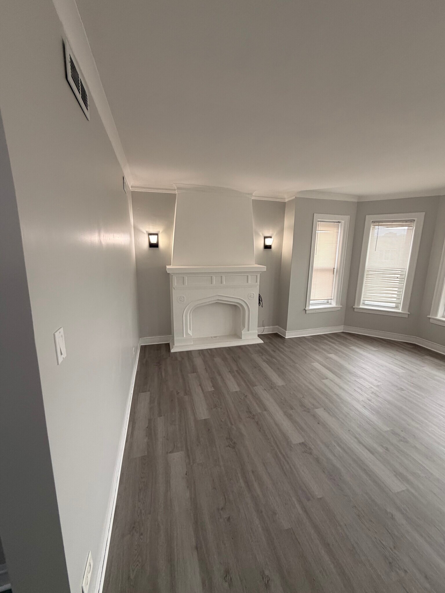 Building Photo - 8434 S Drexel Ave