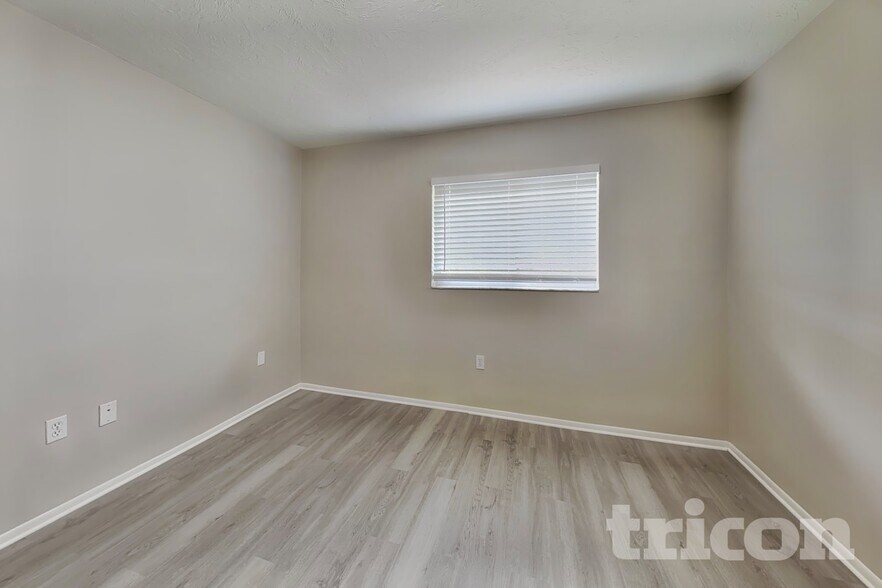 Building Photo - 8105 Longbay Blvd
