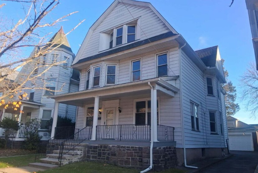 Primary Photo - 251 N Main St