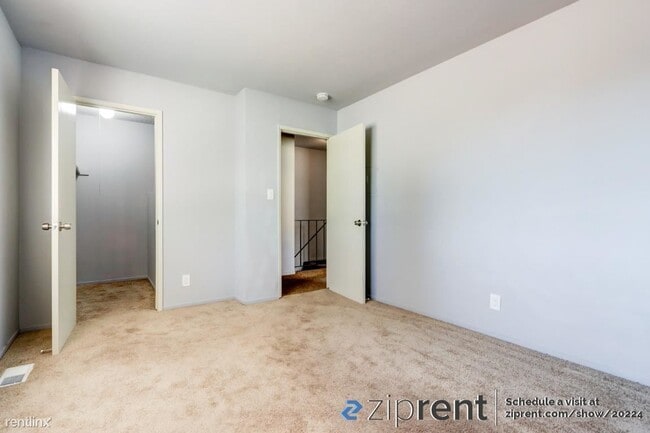 Building Photo - 2 br, 1 bath Townhome - 7384 Franklin Blvd...