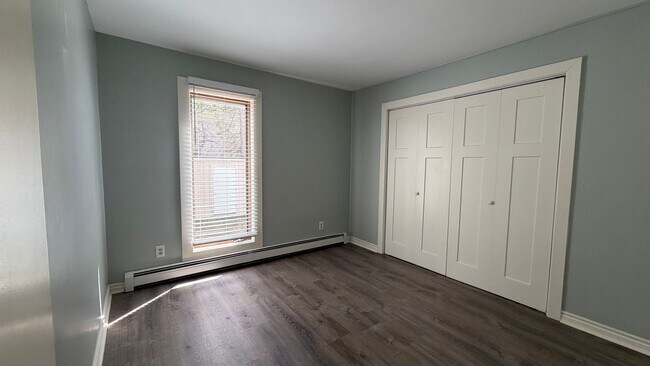 Building Photo - Newly Renovated 1BR | All Utilities Included | Prime Location
