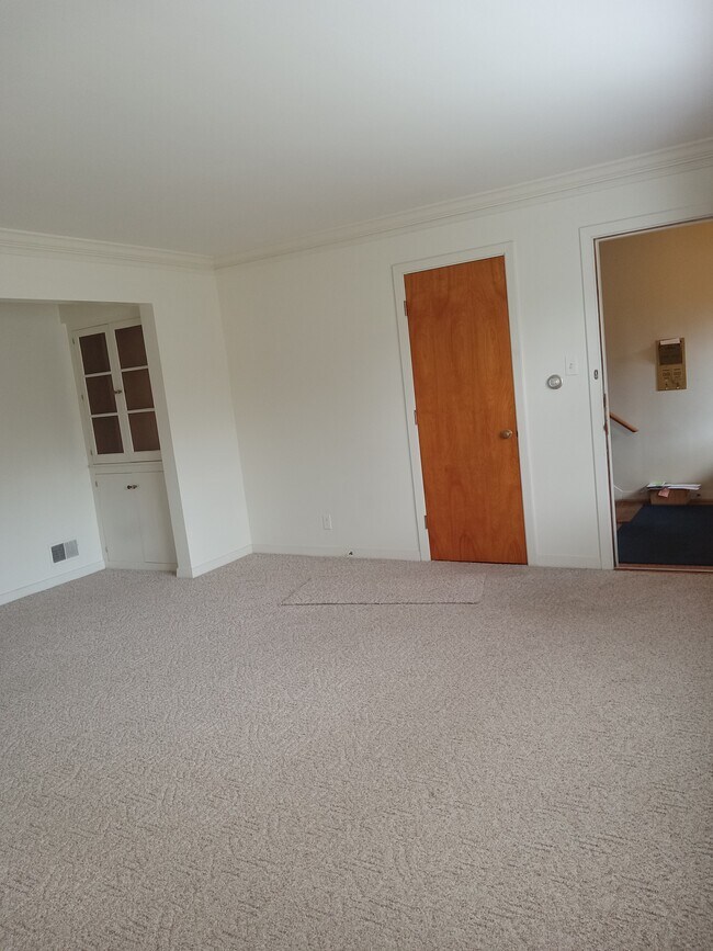 Building Photo - 2125 Village Dr