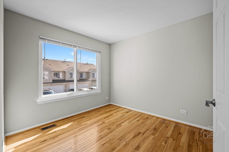 Building Photo - 628 Lincoln Station Dr