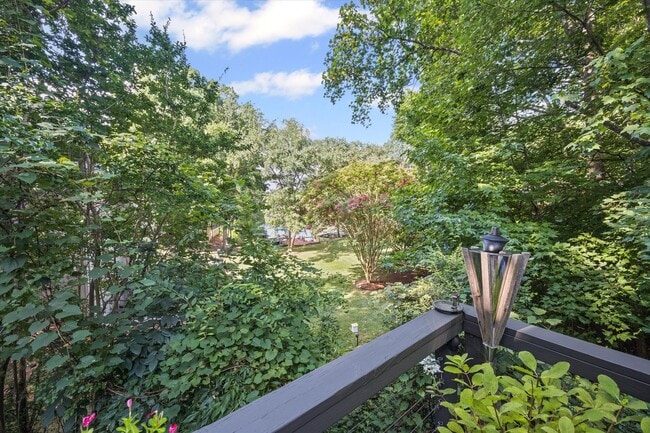 Building Photo - Gorgeous, Fully furnished 3 Bed 3.5 bath h...