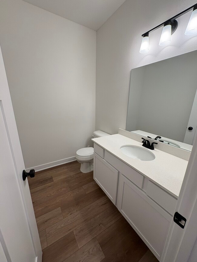 Building Photo - 230 Nw Waverly Dr