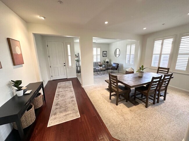 Building Photo - Brentwood 4 bd/ 2.5 bath with Speakeasy Ro...