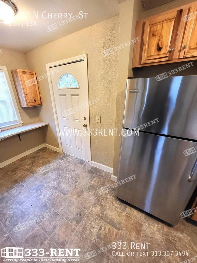 Building Photo - 3707 N Cherry St