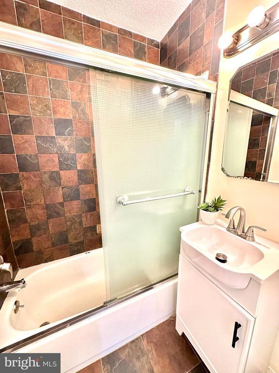 Building Photo - 3829 Hamilton St