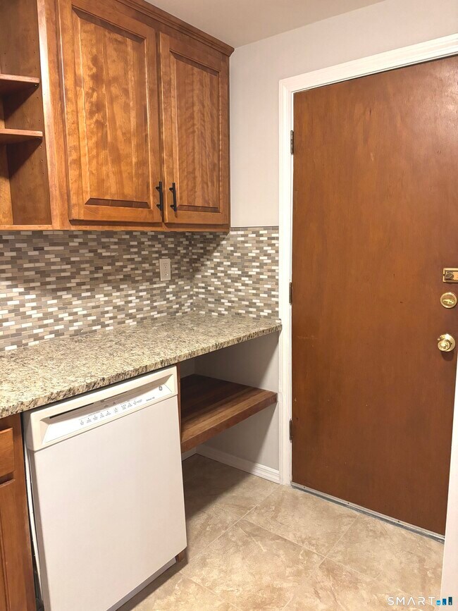 Building Photo - 17 Brickyard Rd