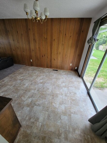 Building Photo - 9917 N Waikiki Rd