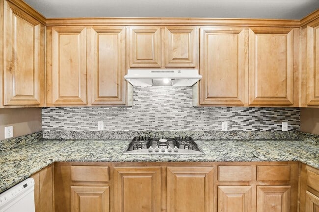 Building Photo - Sought after Park Avenue Condominiums/Top Floor Three Bedroom