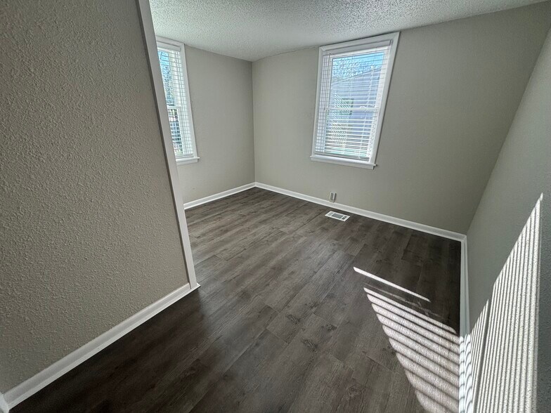 Building Photo - 719 26th Ave N