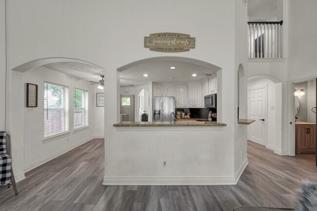Building Photo - 3215 Canterbury Ln