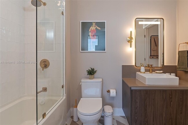 Building Photo - 601 NE 1st Ave