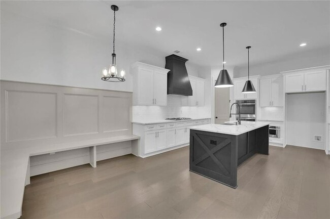 Building Photo - 6181 Shoreland Cir
