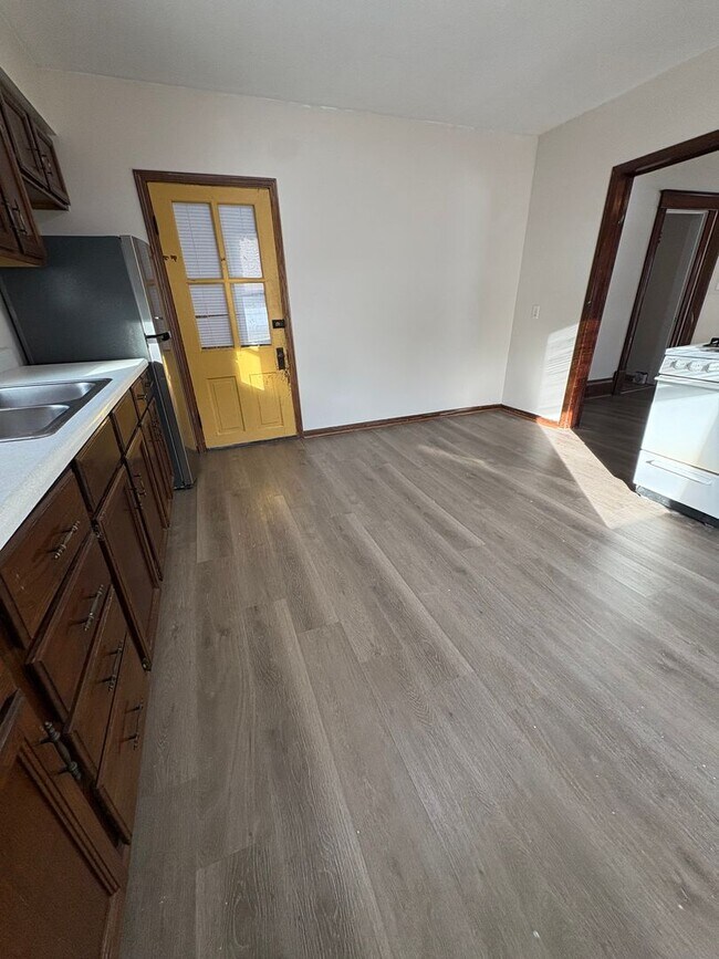 Building Photo - THR -03- Galesville