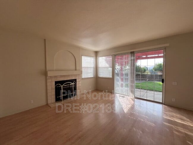 Building Photo - 3213 Hilton Head Dr