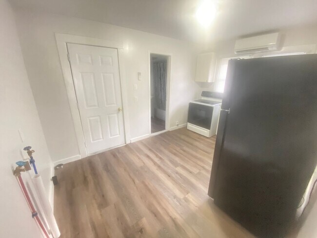 Building Photo - 1bd/1ba 2021 Renovated Duplex near Downtown Kannapolis & Hwy 29