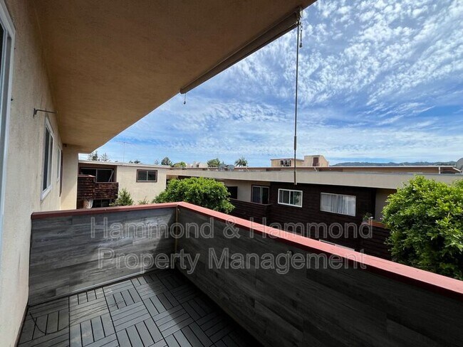 Building Photo - 5400 Newcastle Ave