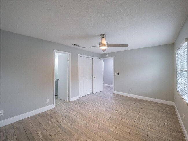 Building Photo - 2419 Rio Pinar Lakes Blvd