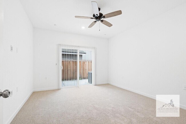 Building Photo - 1017 Springtime Ave