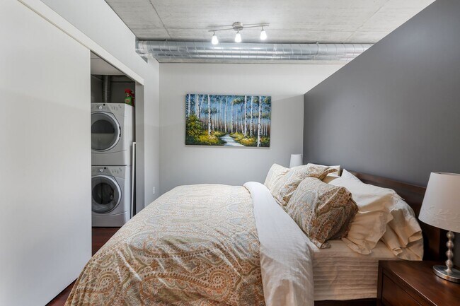 Building Photo - Civic Condominiums - FURNISHED 8th floor s...