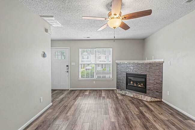 Building Photo - 103 Meadowbrook Ln