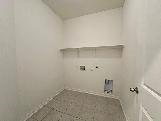 Building Photo - 230 Olympic Dr