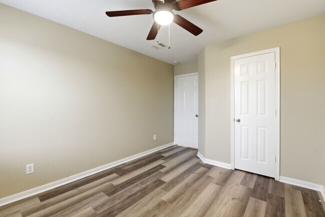 Building Photo - 1230 Grassy View Dr