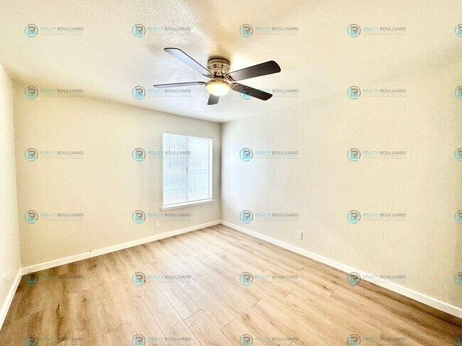 Building Photo - Newly Renovated downstairs Condo