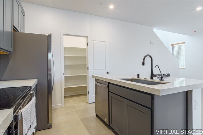 Building Photo - 188 Vanhoy Ave