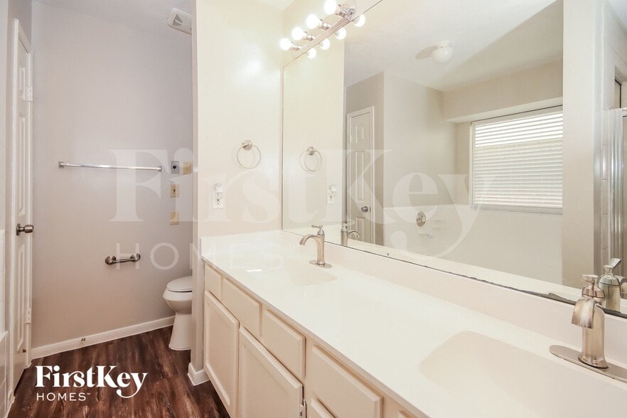 Building Photo - 14703 St Cloud Dr