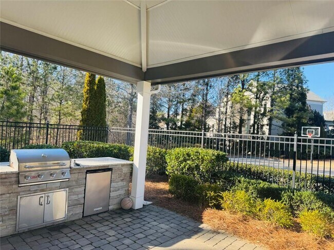 Building Photo - 2104 McFarlin Ln