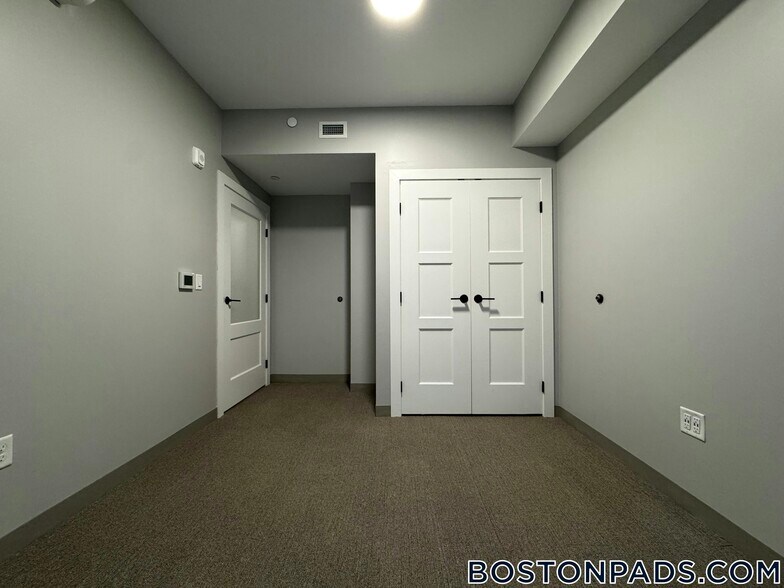 Building Photo - 100 Hemenway St