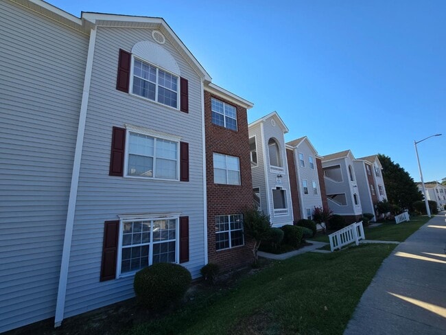 Building Photo - 267 Waterdown Dr