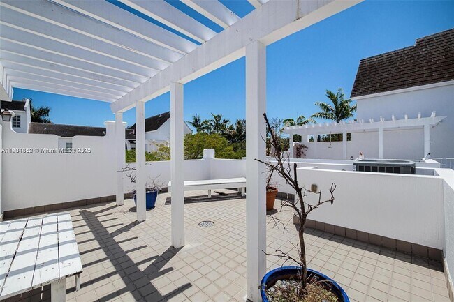 Building Photo - 7765 SW 54th Ct