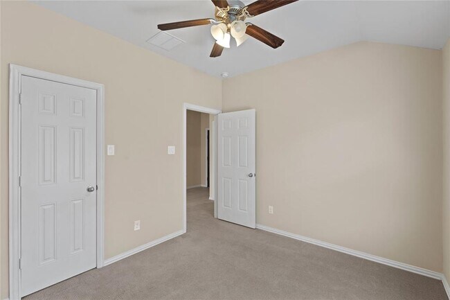 Building Photo - 223 Golden Grain Dr
