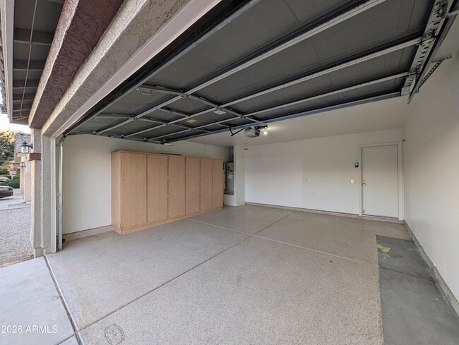 Building Photo - 2404 W Roeser Rd