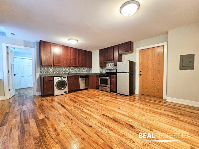 Building Photo - 550 W Arlington Pl
