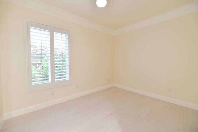 Building Photo - 412 Avenida Santa Barbara