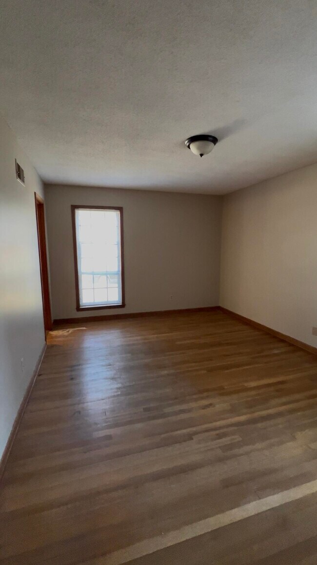 Building Photo - 3611 Naylor Dr