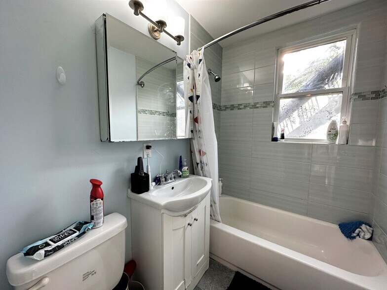 Building Photo - 229 Chestnut Hill Ave