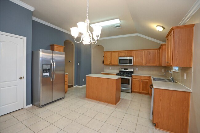 Building Photo - 6104 Promenade Ln