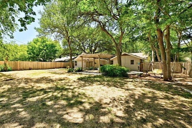 Building Photo - 9403 Longvale Dr