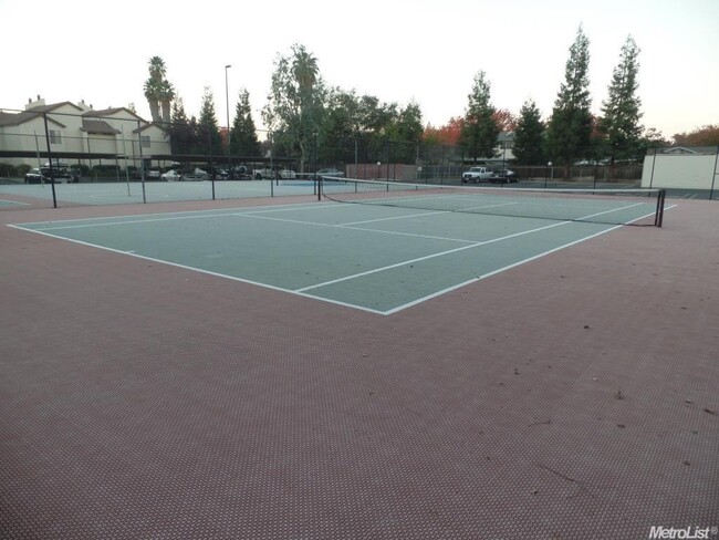 Building Photo - Upgraded 2 bedroom condo in a gated commun...