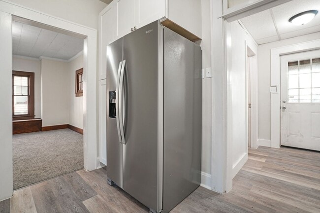 Building Photo - 3 BED 2 FULL BATH W/ OFFICE - AVAILABLE NOW