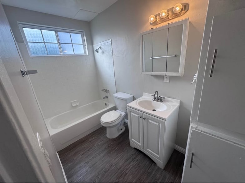 Building Photo - 1028 Orange Ave