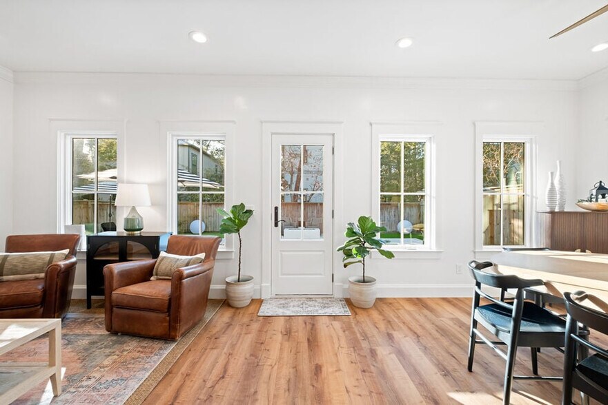 Building Photo - 463 Clareon Dr